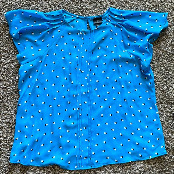 Woman’s blouse - Picture 1 of 6